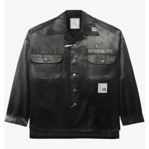 Maison Mihara Yasuhiro Logo-Patch Shirt. Combining a classic shirt silhouette with a logo-patch detail, this piece offers a subtle way to express contemporary fashion taste. Its versatile design suit Maison Mihara Yasuhiro Logo-Patch Shirt front view